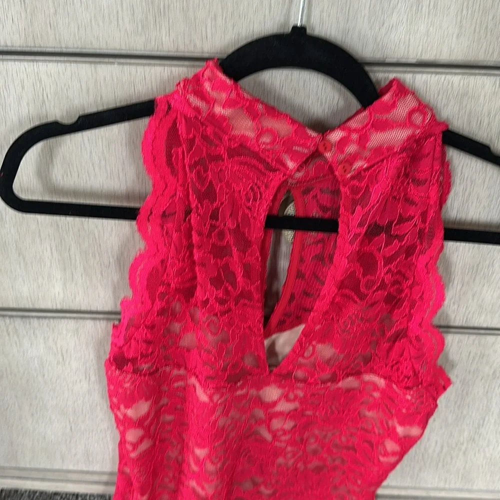 Red lace - Picture 2 of 3